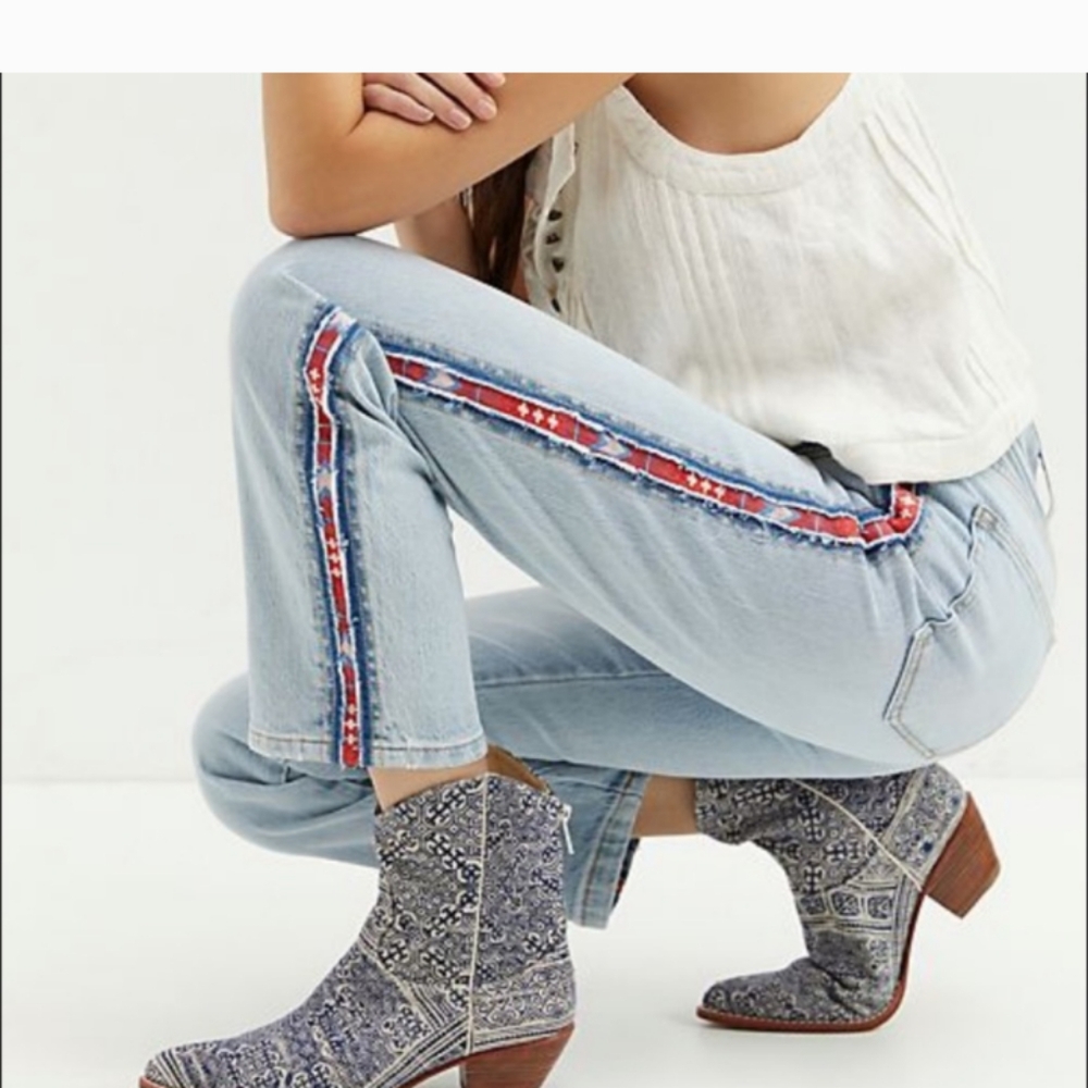 PILCRO Anthropology Embroidered Straight Leg Jeans 28"